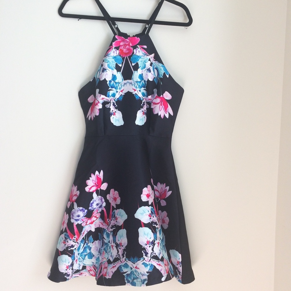 ✨HOST PICK!!✨Mid-Length Black Dress +Floral Design